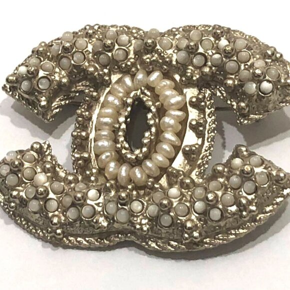 CHANEL CC Logo Pearl Brooch Gold Tone Pin A11C Auth w/Box D-o1150 - Picture 2 of 9